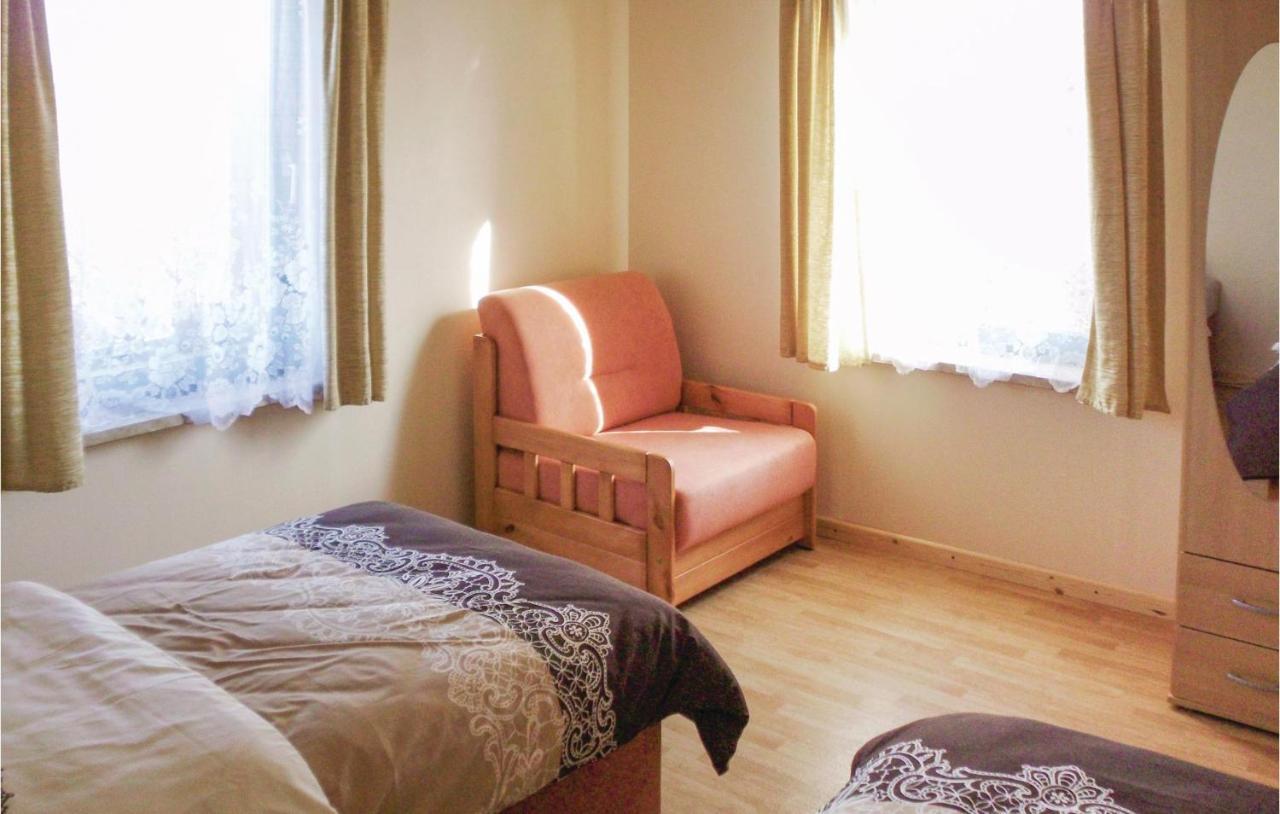 1 Bedroom Amazing Apartment In Settin المظهر الخارجي الصورة